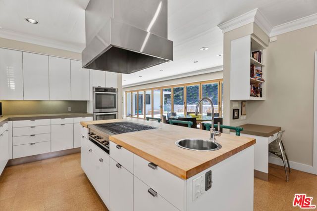 10630 Somma Way, Los Angeles, CA 90077