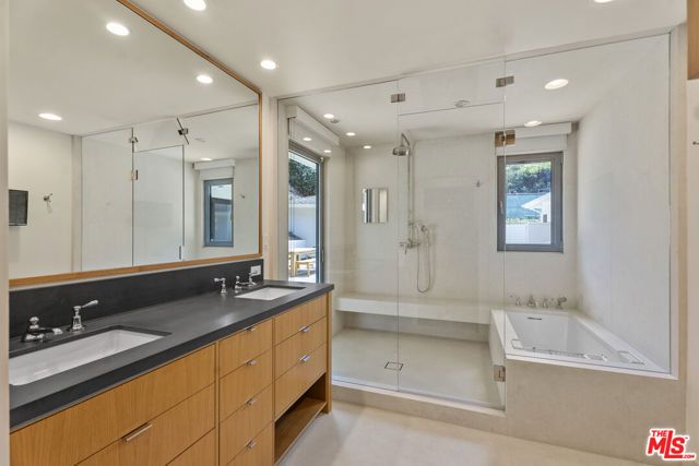 10630 Somma Way, Los Angeles, CA 90077