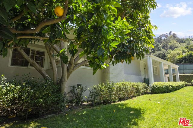10630 Somma Way, Los Angeles, CA 90077