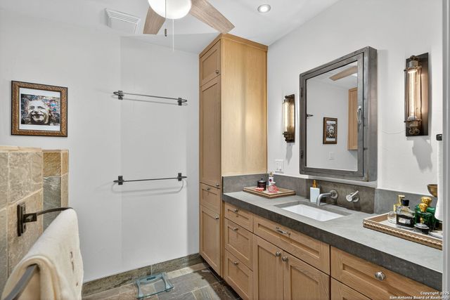 401 Corona, San Antonio, TX 78209