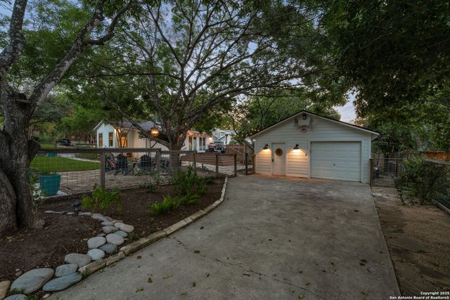 401 Corona, San Antonio, TX 78209