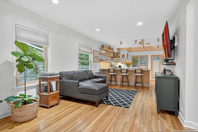 401 Corona, San Antonio, TX 78209