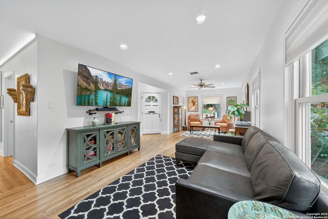 401 Corona, San Antonio, TX 78209