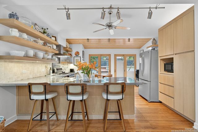 401 Corona, San Antonio, TX 78209