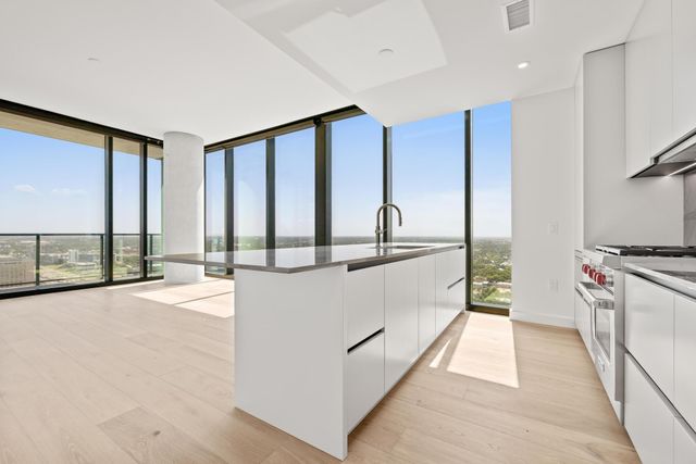 610 Davis ST 2712, Austin, TX 78701