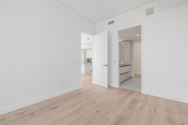 610 Davis ST 2712, Austin, TX 78701