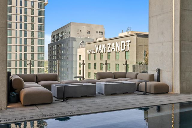 610 Davis ST 2712, Austin, TX 78701