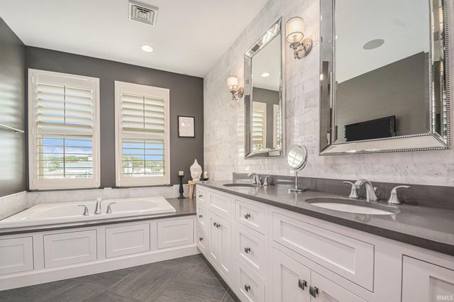 112 S Niles Avenue, South Bend, IN 46617