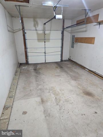 242 ORCHARD DR, North Wales, PA 19454