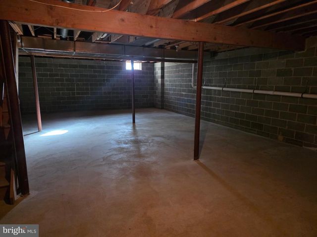 242 ORCHARD DR, North Wales, PA 19454