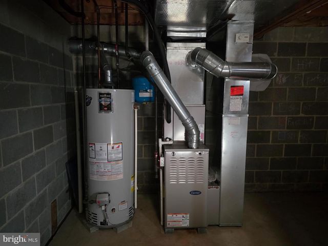 242 ORCHARD DR, North Wales, PA 19454