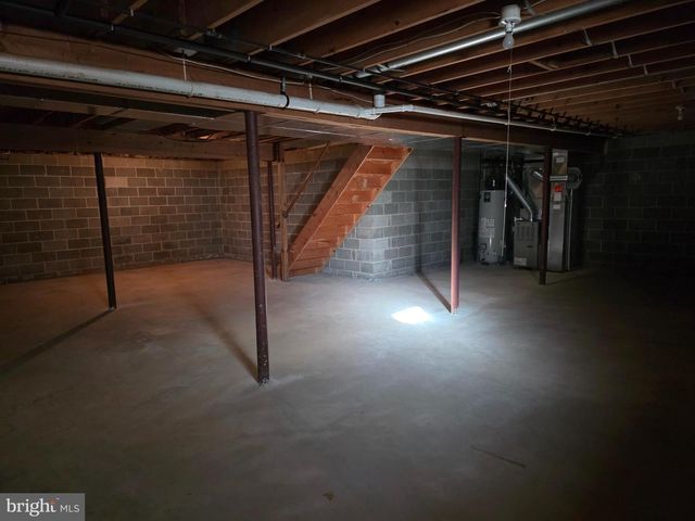 242 ORCHARD DR, North Wales, PA 19454