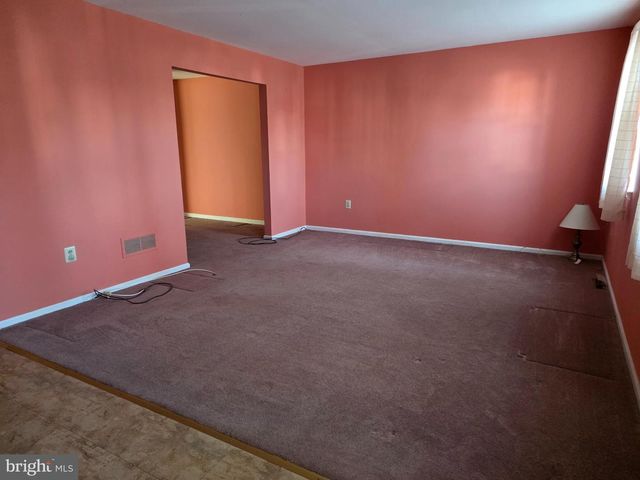 242 ORCHARD DR, North Wales, PA 19454