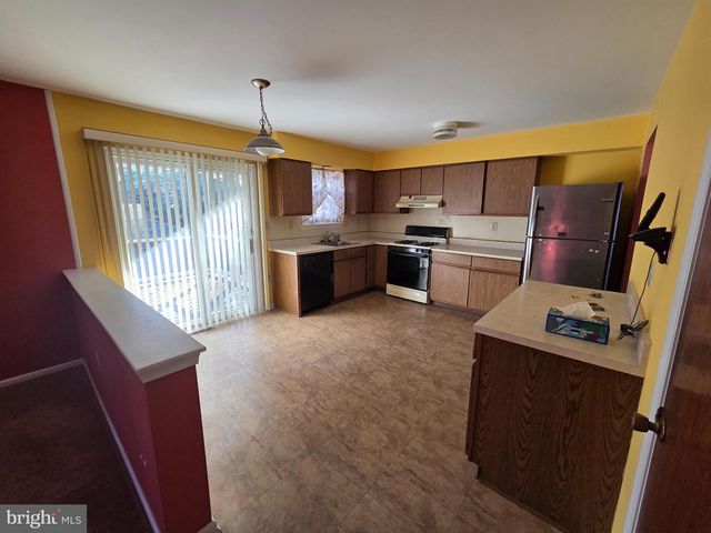 242 ORCHARD DR, North Wales, PA 19454