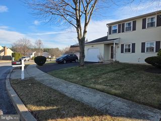 242 ORCHARD DR, North Wales, PA 19454