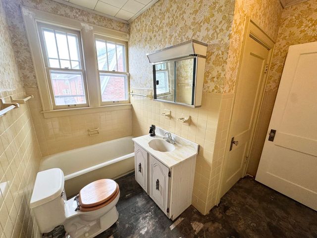 511 9th Avenue, Huntington, WV 25701