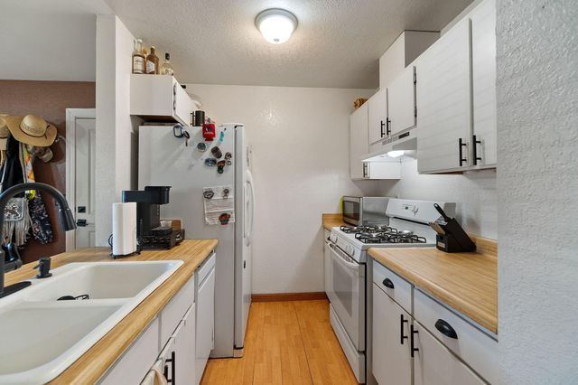 1971 Spruce Circle, Anderson, CA 96007