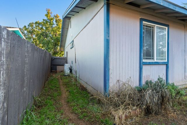 1971 Spruce Circle, Anderson, CA 96007