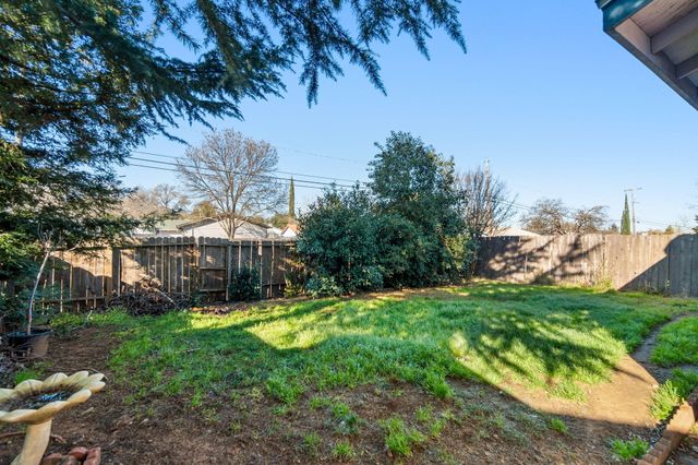 1971 Spruce Circle, Anderson, CA 96007