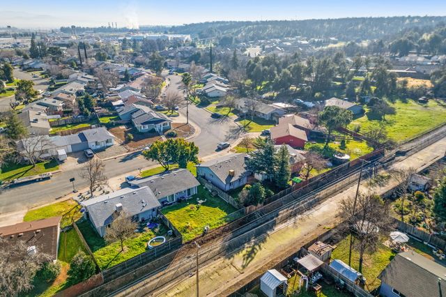 1971 Spruce Circle, Anderson, CA 96007