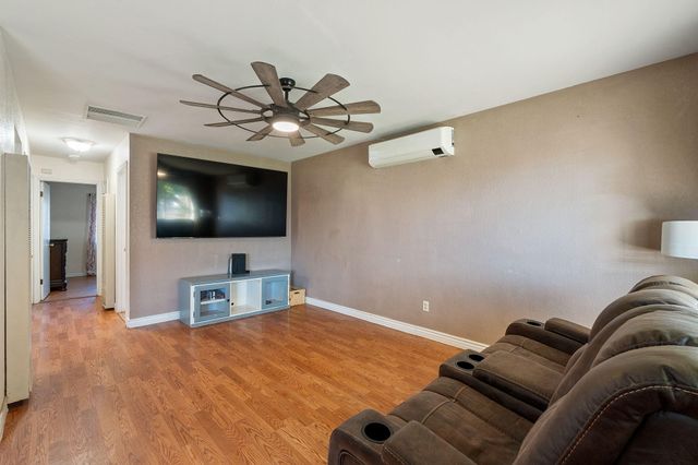 1971 Spruce Circle, Anderson, CA 96007