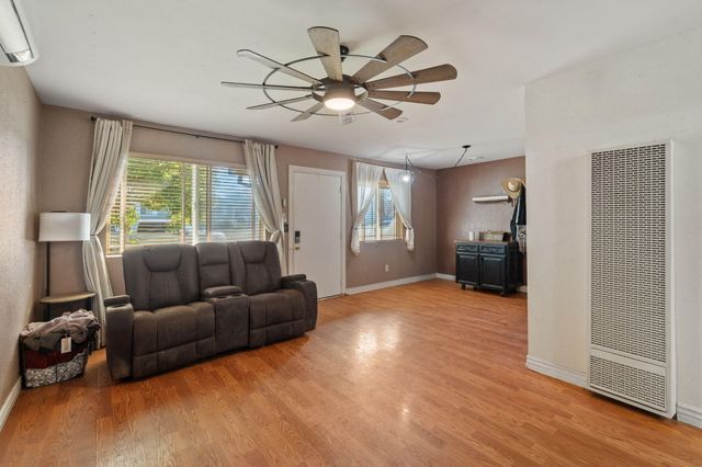 1971 Spruce Circle, Anderson, CA 96007