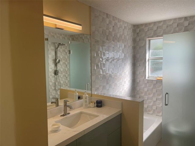 139 NW 72nd Ave, Plantation, FL 33317