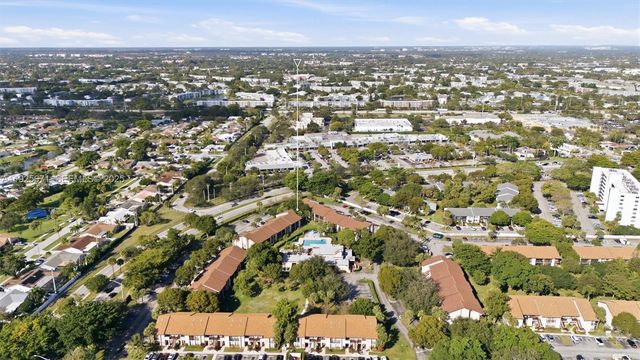 2379 SW 15th St 107, Deerfield Beach, FL 33442