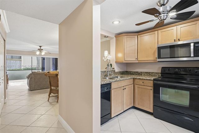 2379 SW 15th St 107, Deerfield Beach, FL 33442