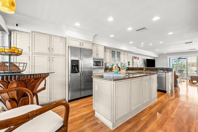 548 BEACH ROAD 540A, Sarasota, FL 34242