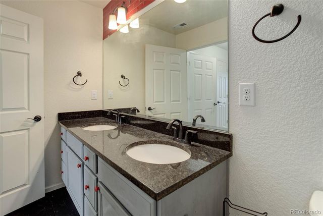 15165 E 16th Place 201, Aurora, CO 80011