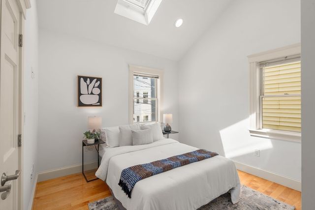 11 Vandine St 1, Cambridge, MA 02141