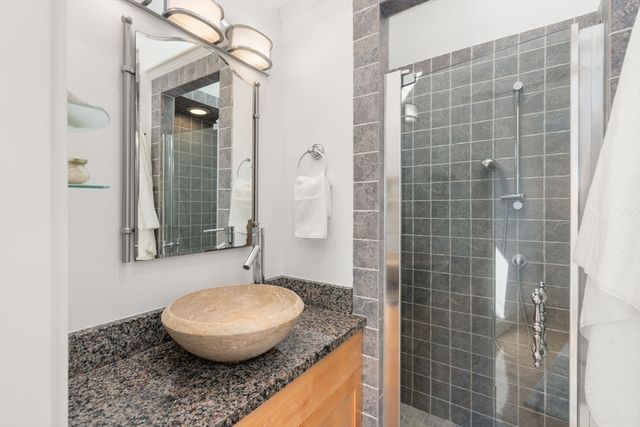 11 Vandine St 1, Cambridge, MA 02141