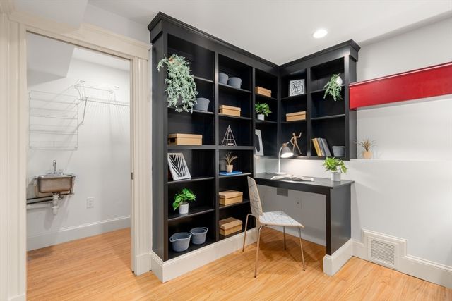 11 Vandine St 1, Cambridge, MA 02141