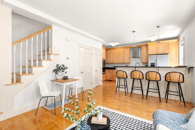 11 Vandine St 1, Cambridge, MA 02141