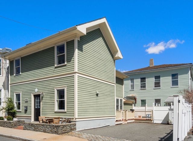 11 Vandine St 1, Cambridge, MA 02141