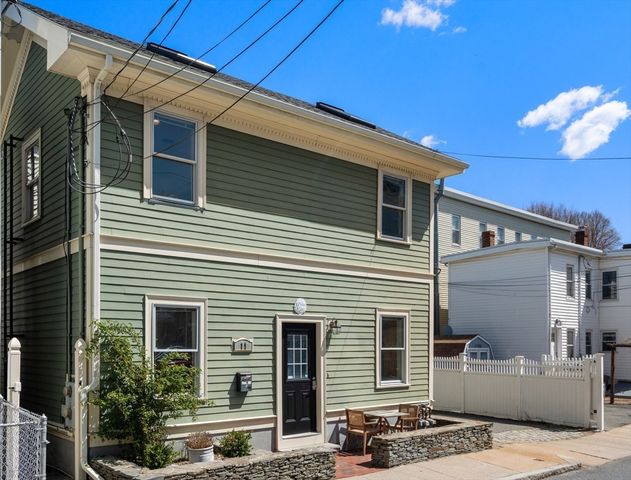11 Vandine St 1, Cambridge, MA 02141