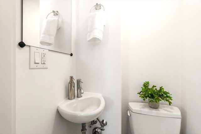 11 Vandine St 1, Cambridge, MA 02141