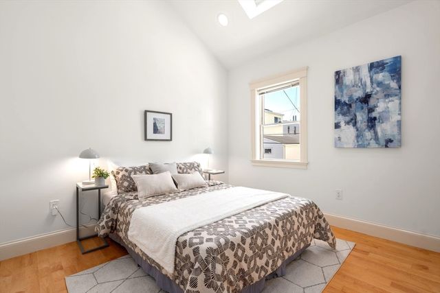 11 Vandine St 1, Cambridge, MA 02141