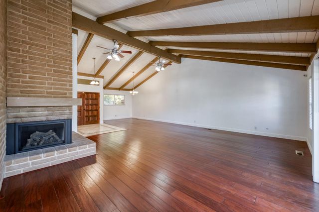 833 S Stanford Avenue, Fresno, CA 93727