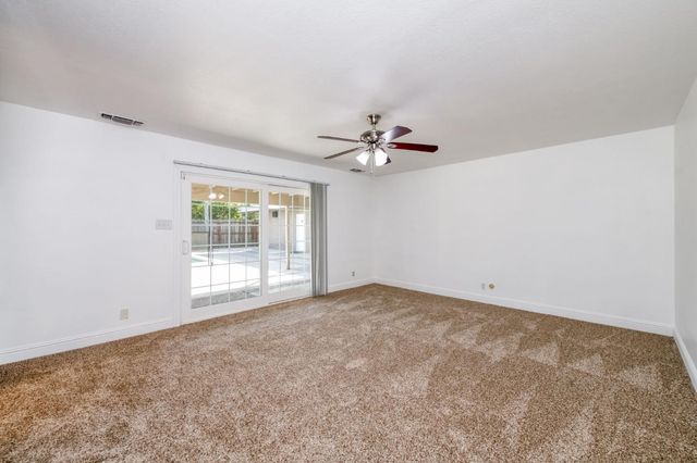 833 S Stanford Avenue, Fresno, CA 93727