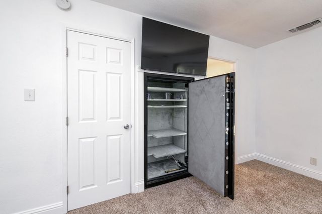 833 S Stanford Avenue, Fresno, CA 93727