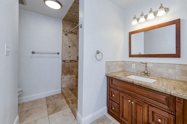 833 S Stanford Avenue, Fresno, CA 93727