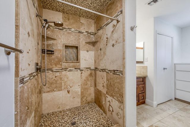 833 S Stanford Avenue, Fresno, CA 93727