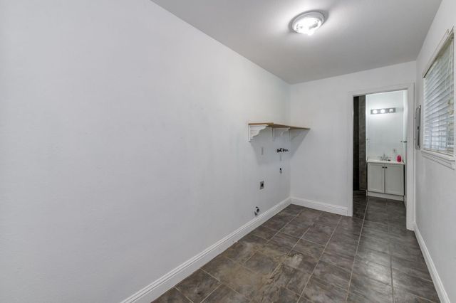 833 S Stanford Avenue, Fresno, CA 93727