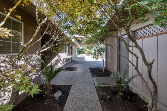 833 S Stanford Avenue, Fresno, CA 93727