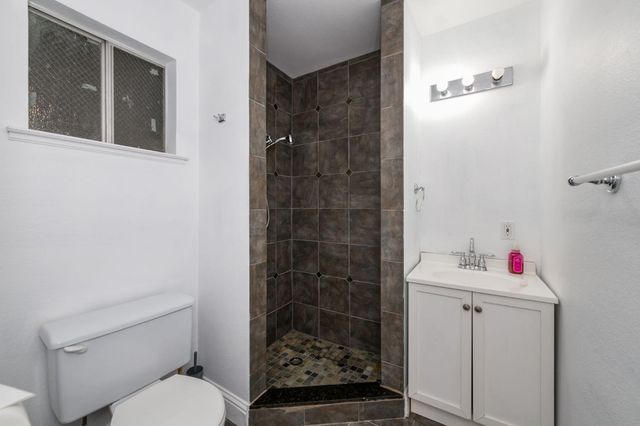 833 S Stanford Avenue, Fresno, CA 93727