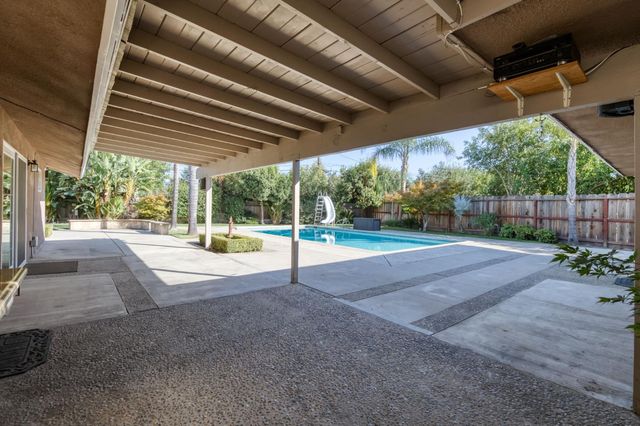 833 S Stanford Avenue, Fresno, CA 93727