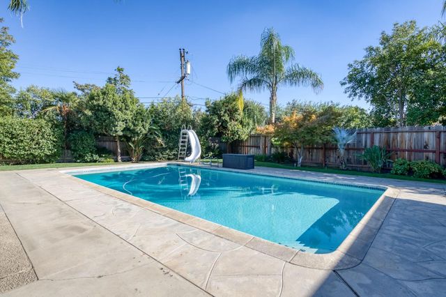 833 S Stanford Avenue, Fresno, CA 93727