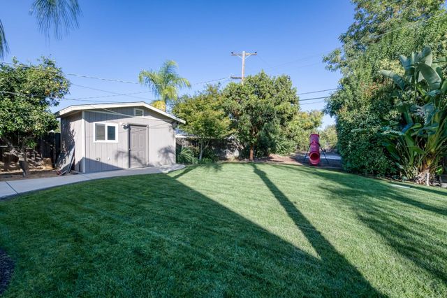 833 S Stanford Avenue, Fresno, CA 93727